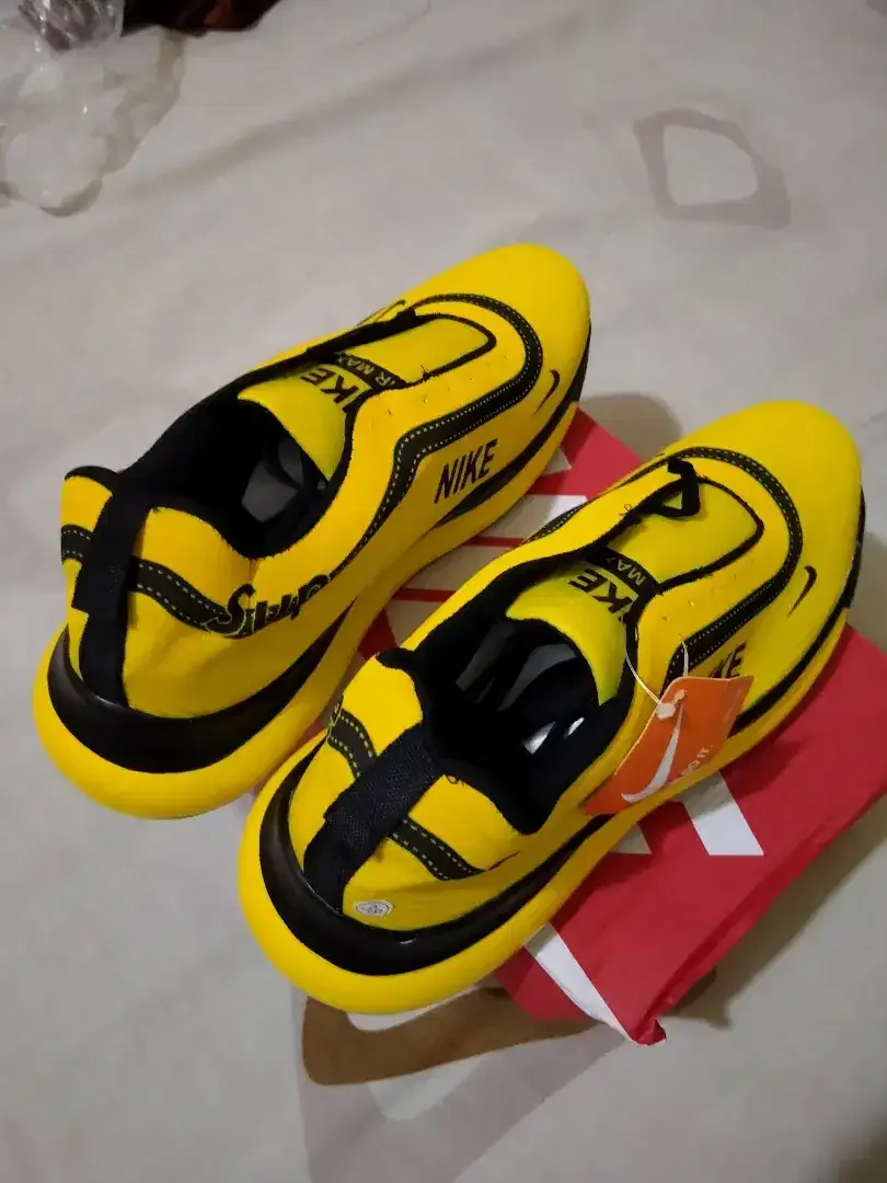 Sepatu olah raga - Image 2 of 3