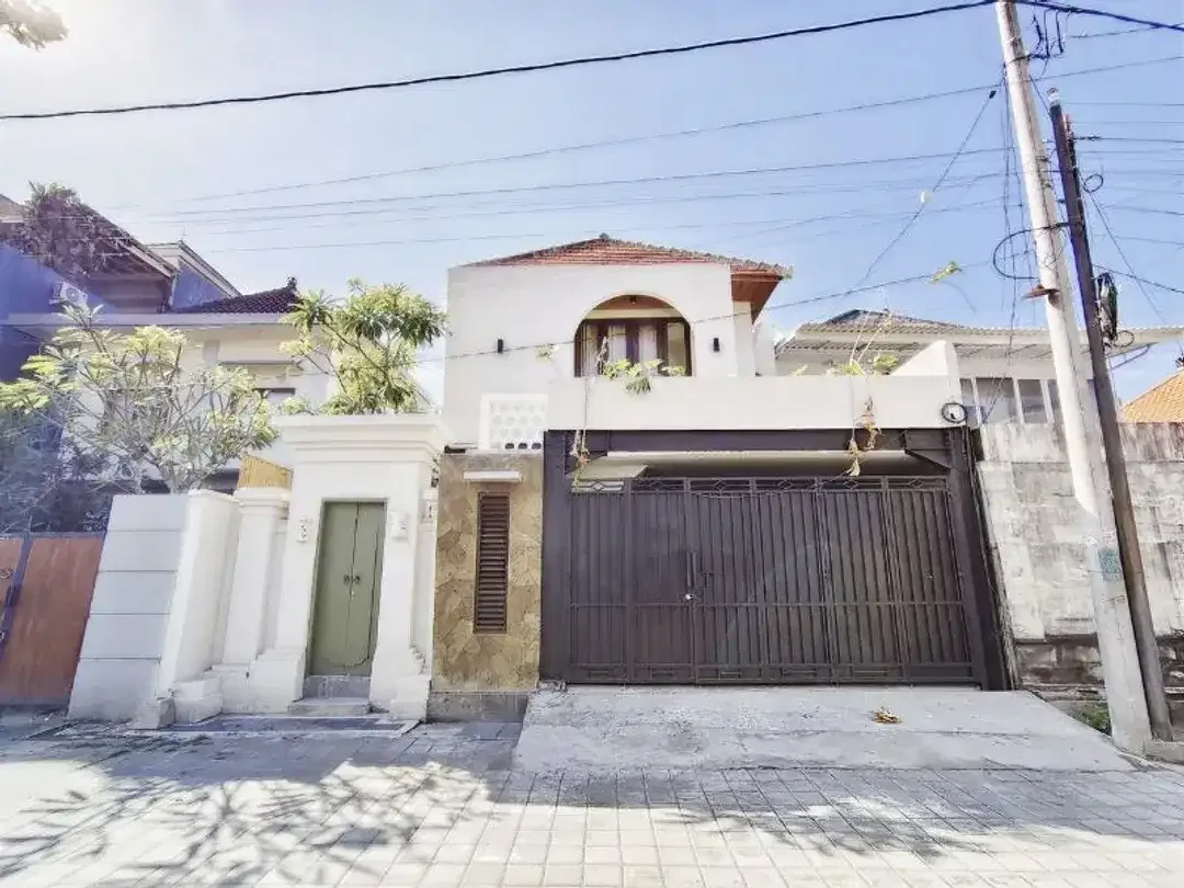JUAL SEWA VILLA MODERN TROPIS DI PENGIASAN SANUR DENPASAR - Image 1 of 10