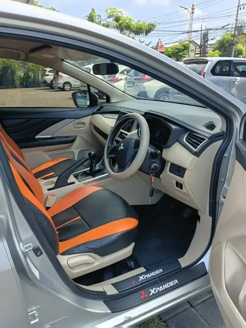Mitsubishi Xpander GLS Manual 2019 Silver - Image 7 of 10