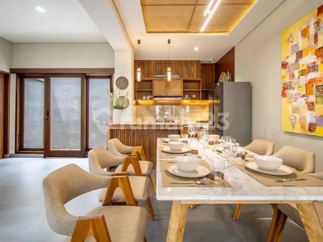 Investasi Villa Terbaik dengan Konsep Open Living Berbalkon Luas - Image 6 of 10