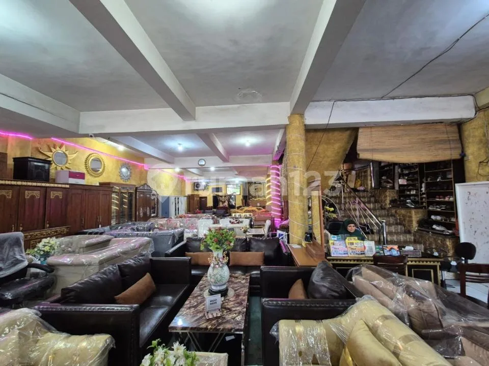 Ruko + Rumah 3 Lantai di Jalan Imam Bonjol - Denpasar - Image 1 of 4