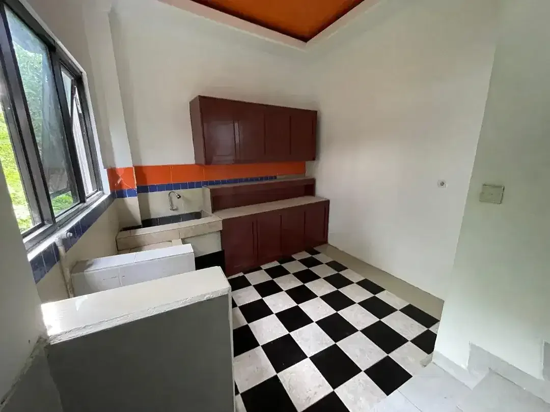 Dijual Rumah 3 Lantai Lokasi di Jl. Uluwatu 2, Jimbaran. - Image 9 of 10