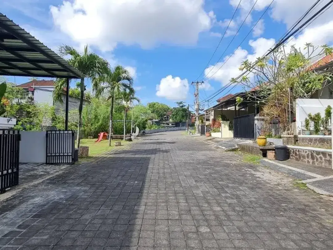 Rumah 2 lantai di area Taman Griya | one gate system dng security 24 jam - Image 2 of 9