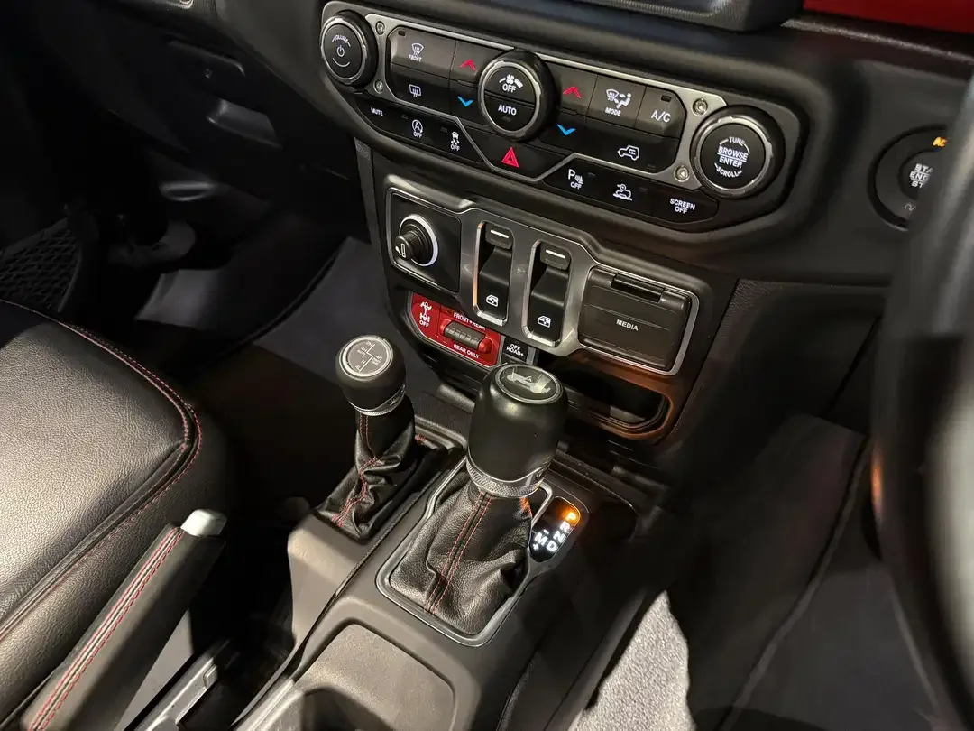 Jeep Wrangler Rubicon JL 2 Door 2.0L 2021 - Image 6 of 10