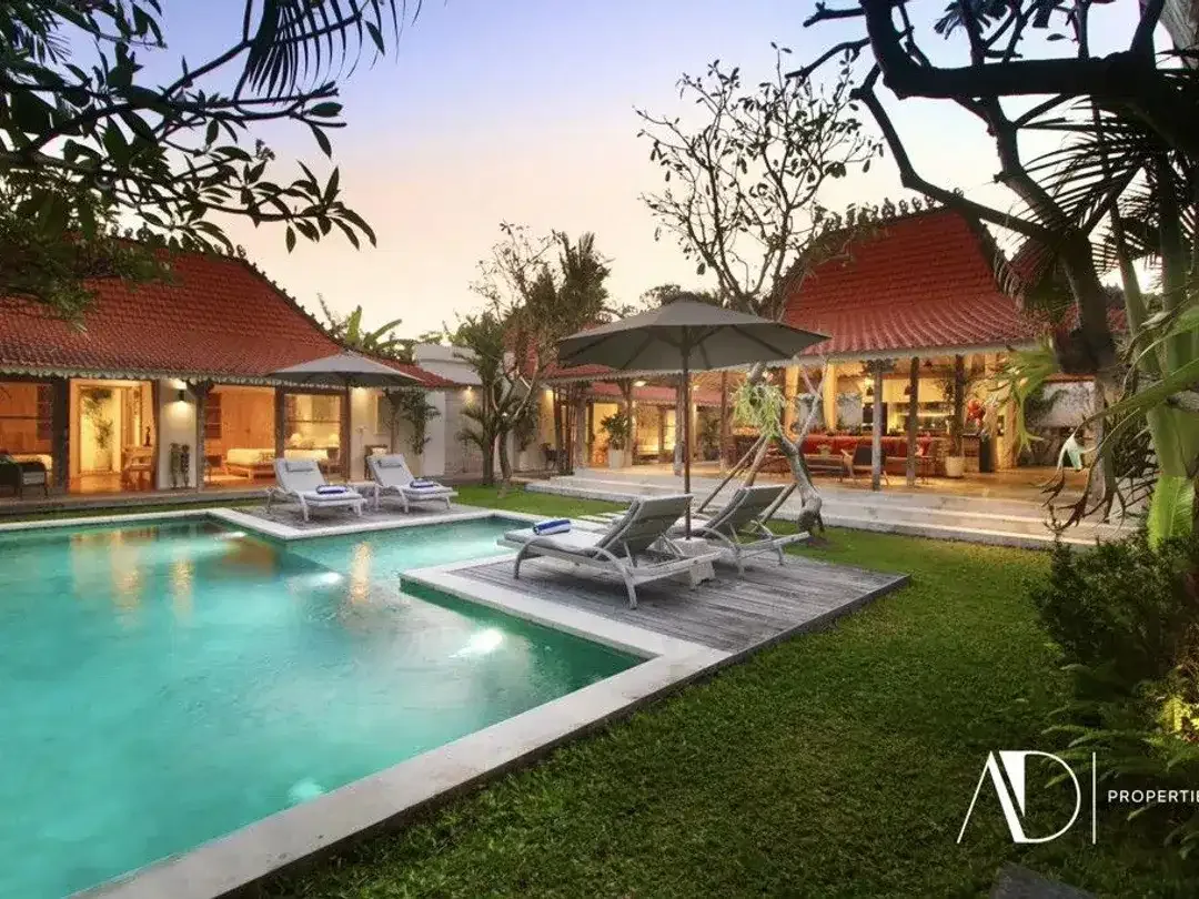 LEASEHOLD | TROPICAL BALINESE-STYLE VILLA IN PRIME BERAWA, CANGGU - Image 3 of 10