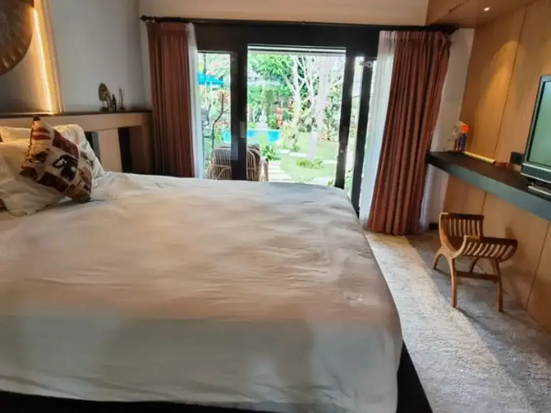 VILLA SPACIOUS GARDEN WITH 5 BEDROOM IN UMALAS KEROBOKAN BADUNG - Image 7 of 10