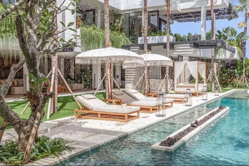 BRAND NEW MEDITERANIANE LUXURY VILLA - Image 1 of 10