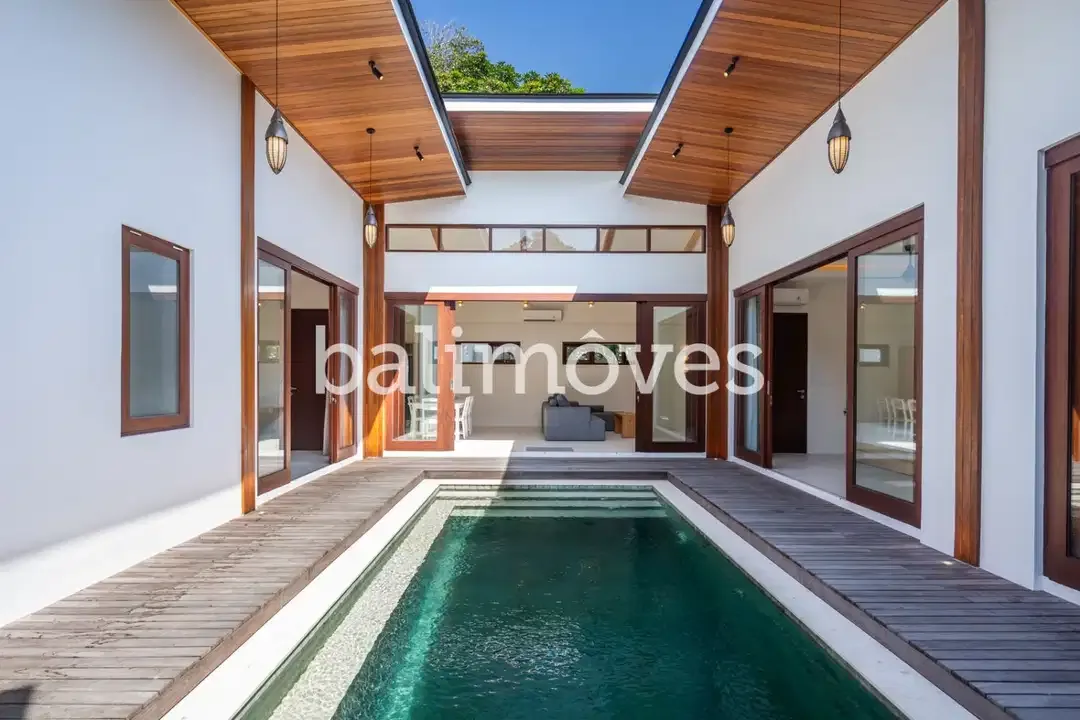 Villa Mewah Baru dengan 4 Kamar Tidur di Pantai Sanur - Image 1 of 10