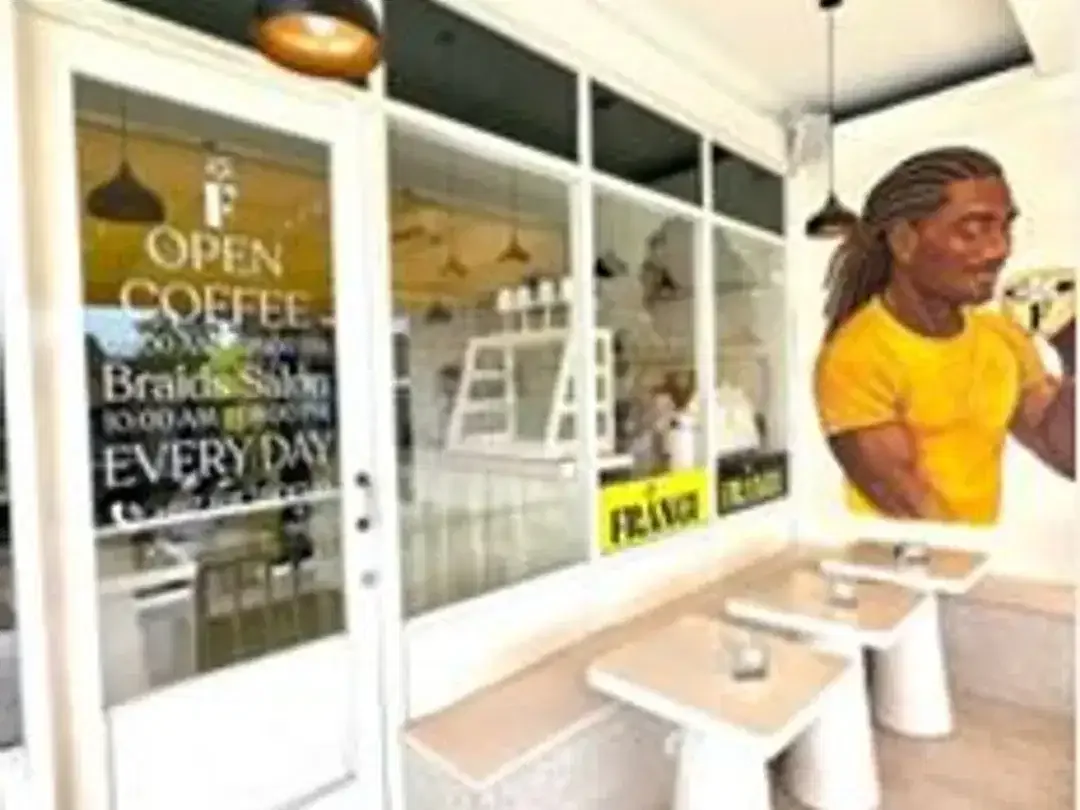 Cafe & Salon Full Fitted Siap Operasional di Main Road Jl. Raya Semer, Kerobokan - Image 2 of 5