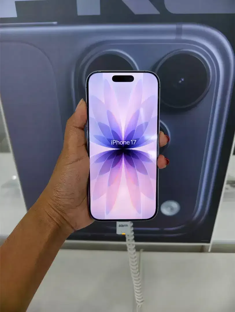 Iphone 17 256GB - Image 2 of 2