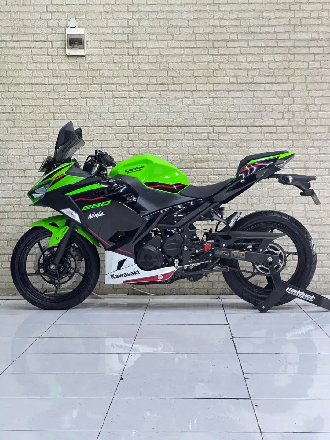 KAWASAKI NINJA 250 FI ABS KEYLESS TH 2023 LIVERY KRT EDITION - Image 6 of 10