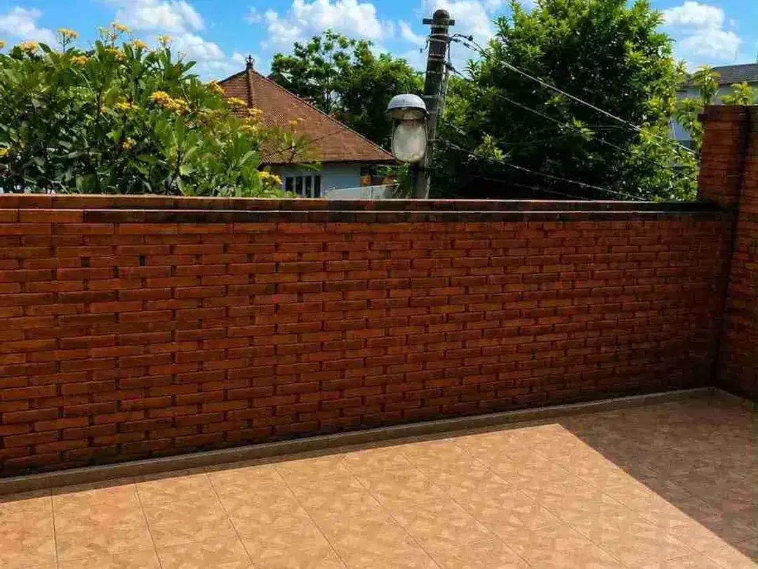 DIJUAL RUMAH MINIMALIS LANTAI 2 
LOKASI MAHENDRADATTA JALAN  GUNUNG GEDE DENPASAR BARAT 
PERUMAHAN CLUSTER ONE GATE SYSTEM 
SECURITY 24 JAM - Image 8 of 10