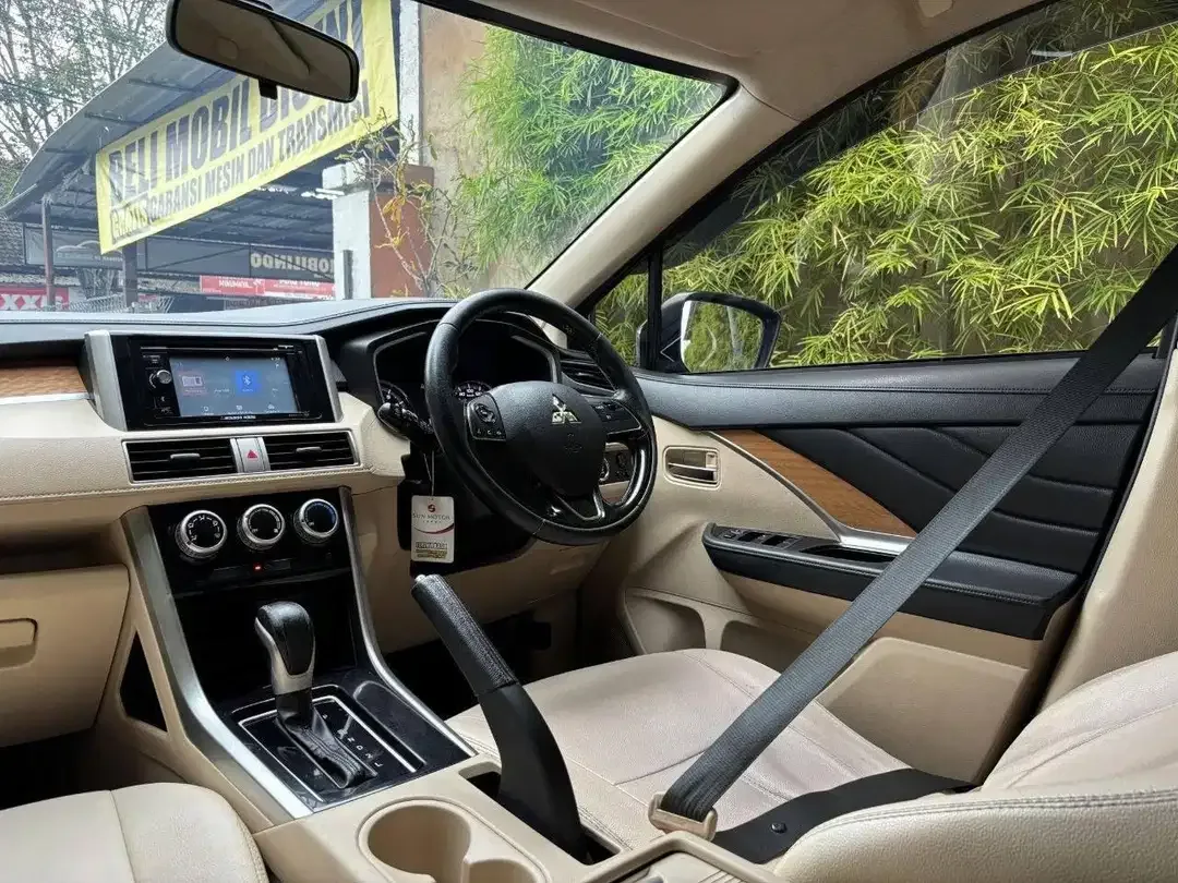 LOW KM MITSUBISHI XPANDER ULTIMATE 1.5 AT 2019 HITAM ISTIMEWA - Image 4 of 10