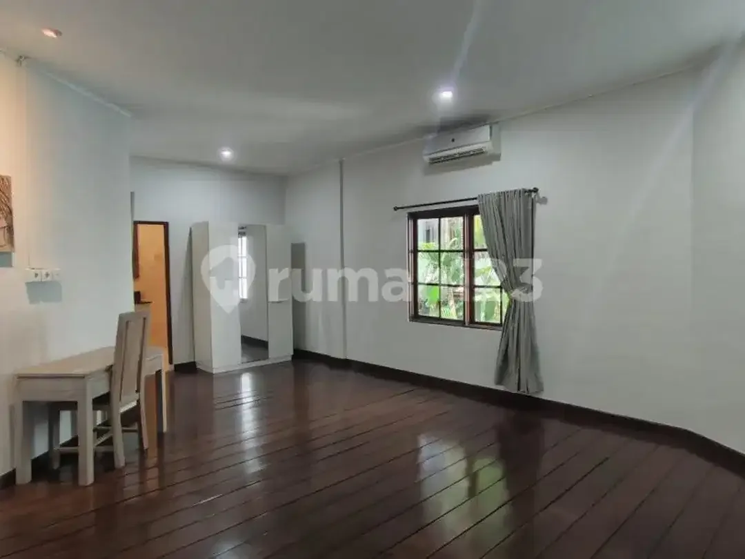 Disewakan Villa 2 Lantai 6 Kamar Full Furnished di Kerobokan Kelod - Image 2 of 5