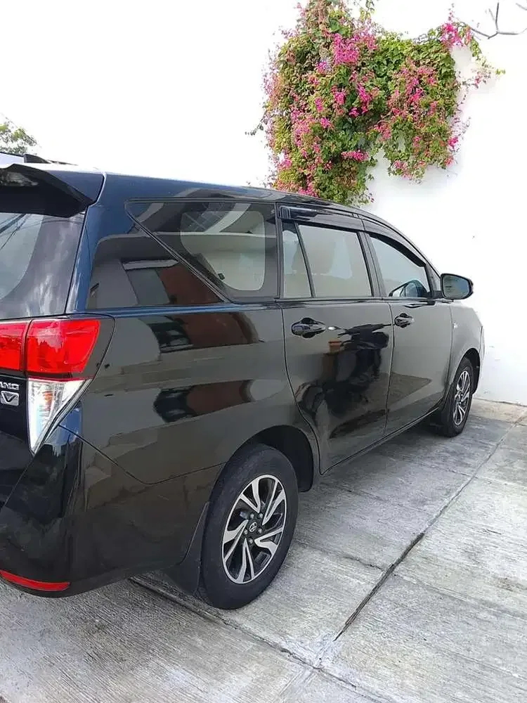 Toyota Kijang Innova 2022 Bensin - Image 1 of 5