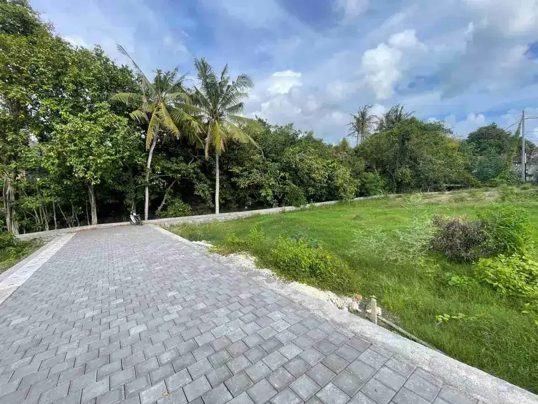 Di jual tanah sangat langka ke pantai hanya 4 menit lingkungan villa mewah lingkungan bersih sangat cocok untuk di bangun villa - Image 8 of 9