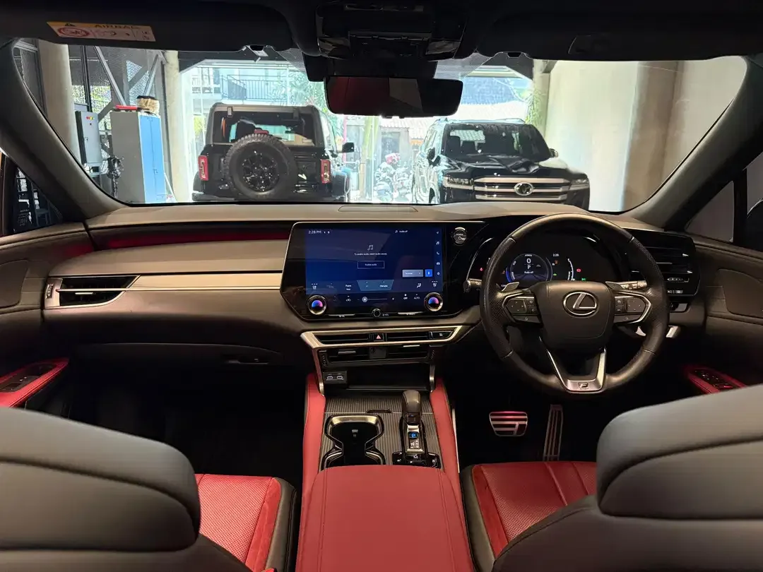 Lexus RX-500H F-Sport 2023 - Image 4 of 10