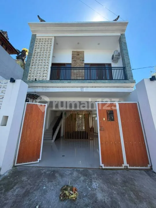 Rumah Cantik 4 Kamar di Renon - Image 1 of 4