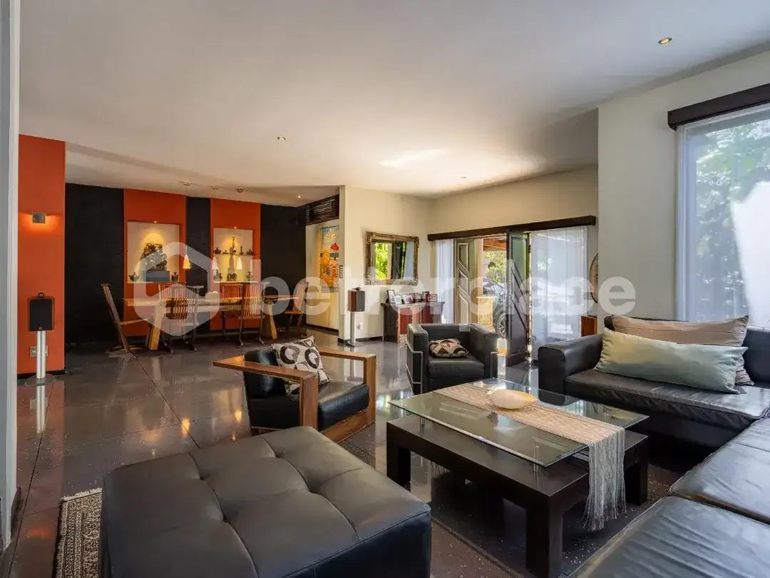 Spacious Freehold Family Villa in Jimbaran with Large Garden and Private Pool - Image 2 of 10