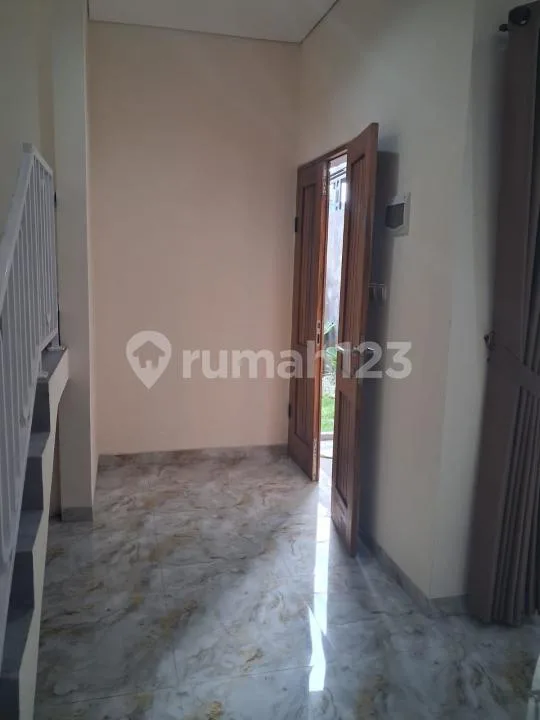 For Rent New Rumah Bagus 2 LT Kawasan Startegis Dekat Central Renon - Image 2 of 4