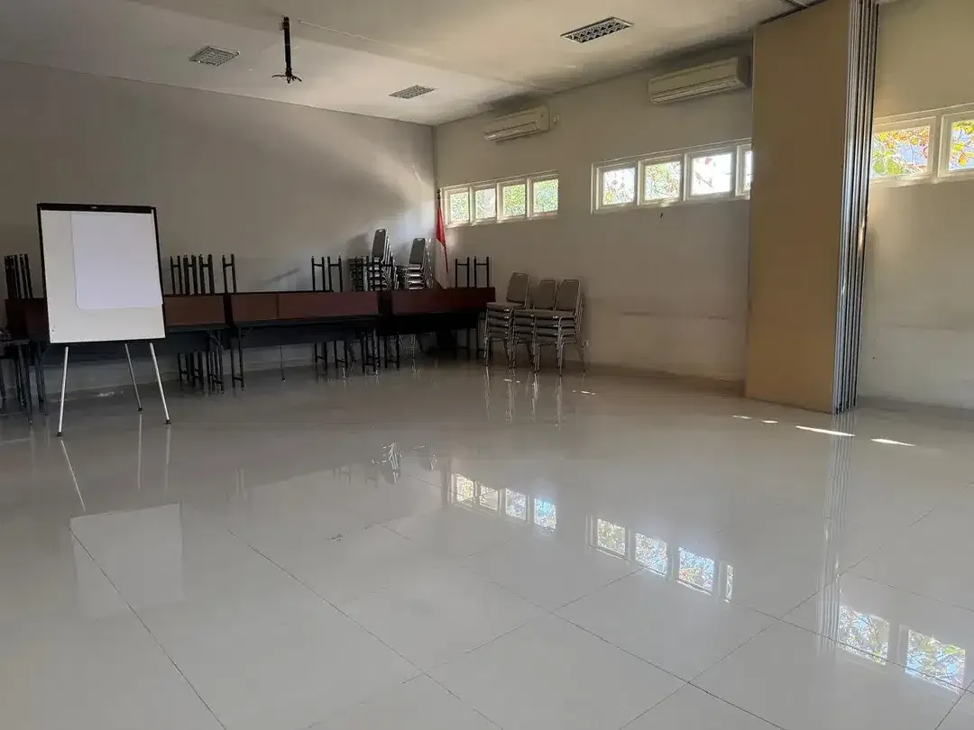 Disewakan gedung dengan luas tanah yg luas di area Renon - Image 4 of 10