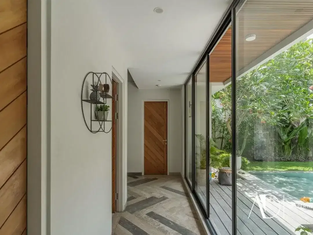 LEASEHOLD | MODERN TROPICAL 4-BEDROOM VILLA IN PRIME BERAWA - Image 2 of 10
