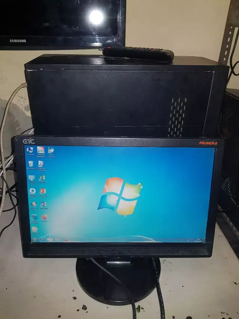 Monitor LCD GTC 16 inc - Image 2 of 2