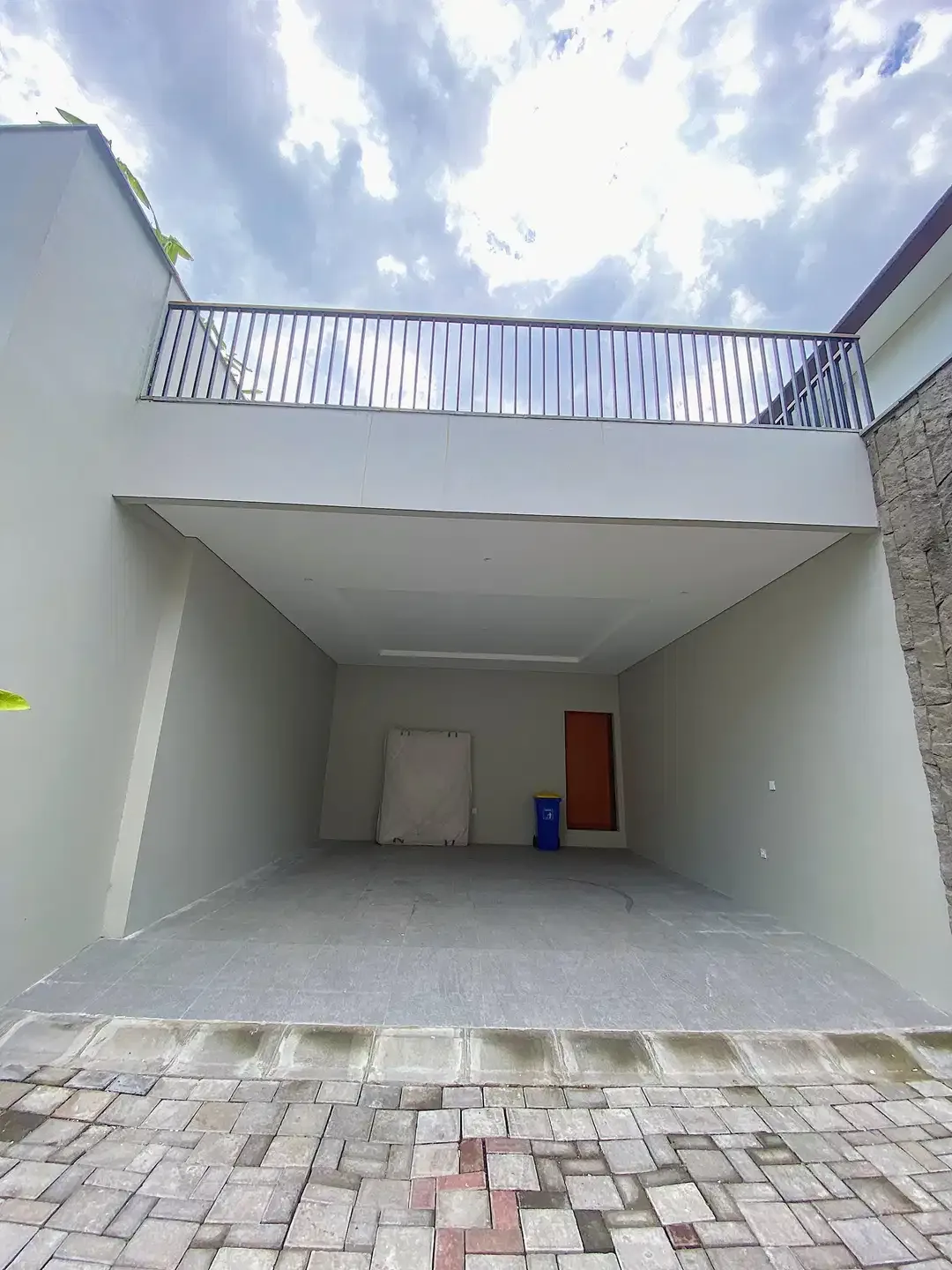 Villa Mewah Tropis Luas dan Elegan di Jantung Central Canggu Bali - Image 2 of 10