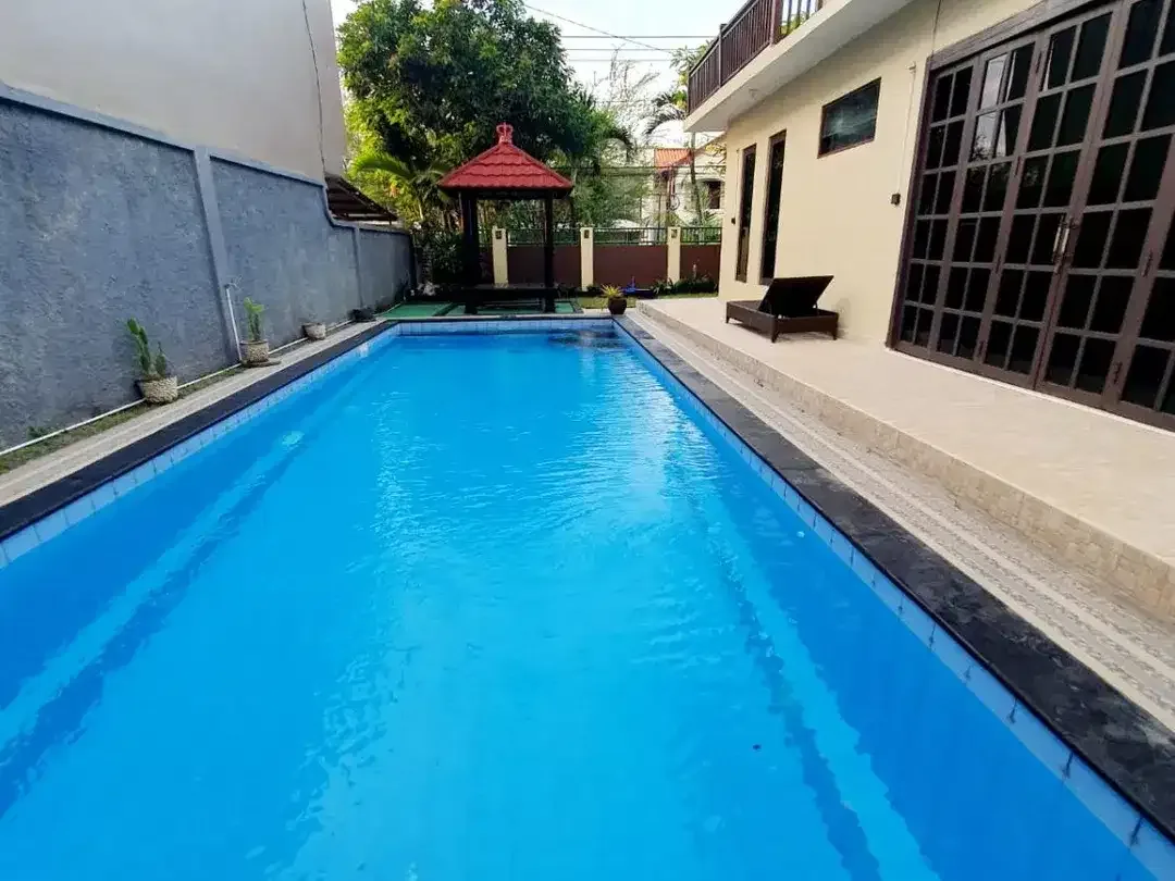 Rumah 2 Lantai 4 Kamar Tidur Fully Furnished Disewakan di Jimbaran - Image 2 of 6