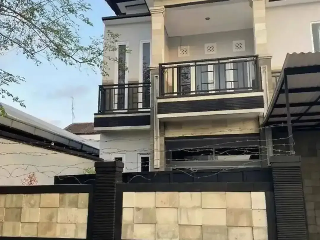 Dijual / Disewakan Rumah 2 Lantai 3 Kamar Tidur Full Furnished - Image 2 of 8