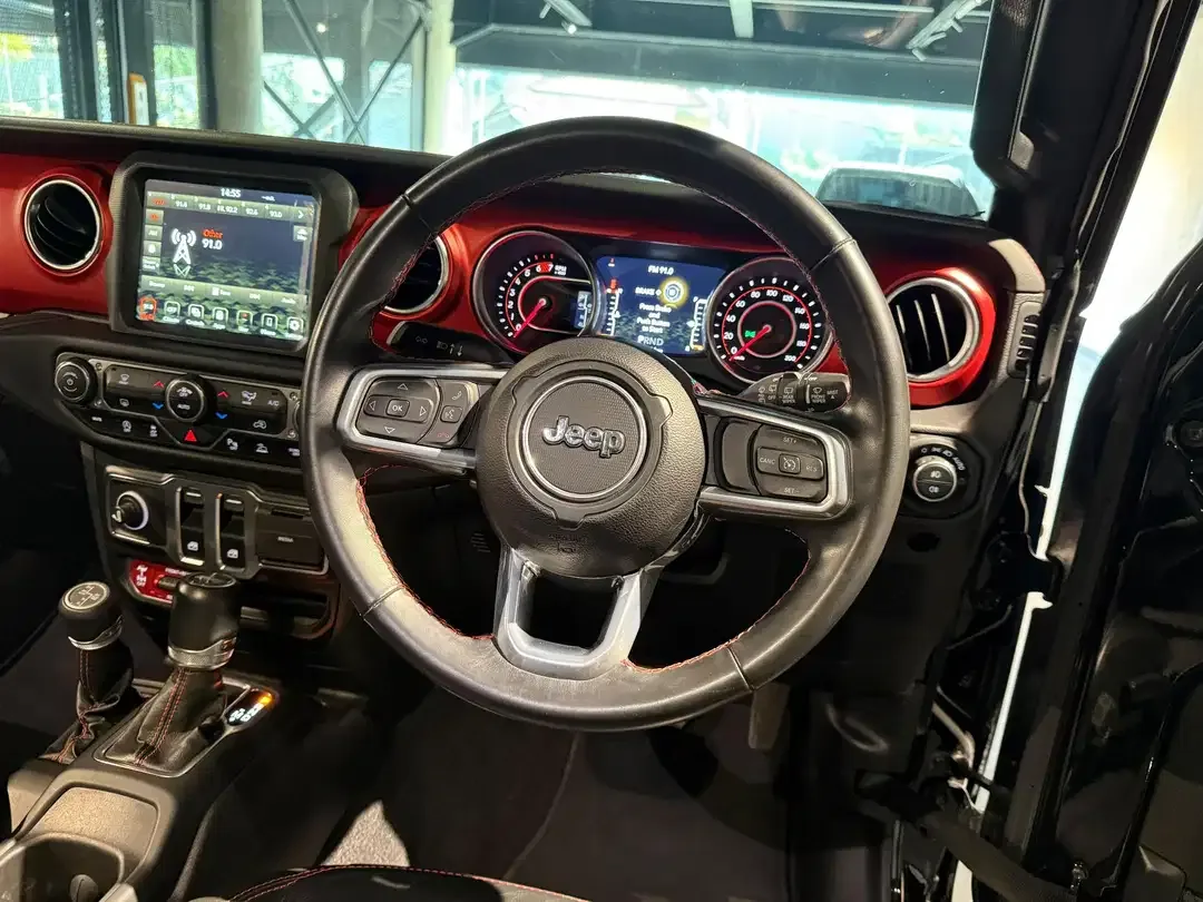 Jeep Wrangler Rubicon JL 2 Door 2.0L 2021 - Image 4 of 10