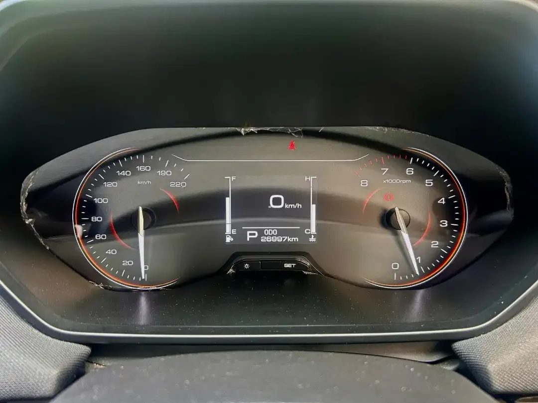 Wuling Alvez 2023 CE Matic Tangan Pertama - Image 9 of 9