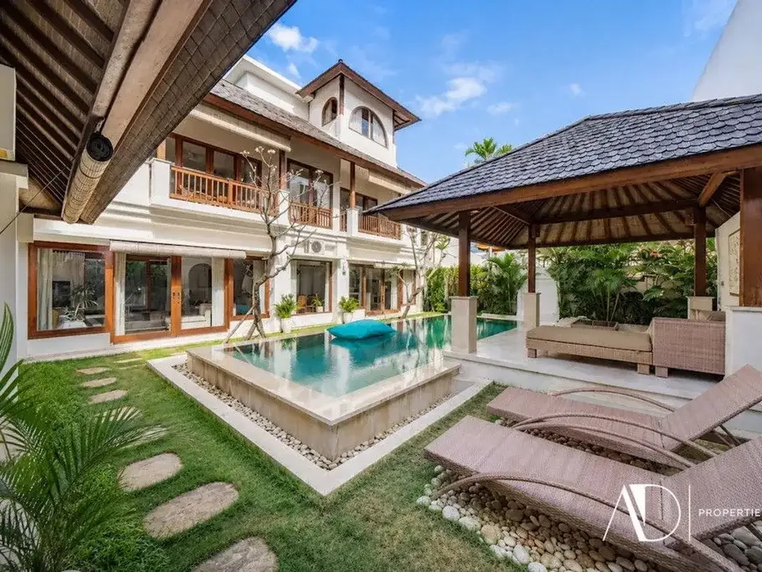 FREEHOLD | TROPICAL DESIGN VILLA NEAR BERAWA BEACH - Image 4 of 10