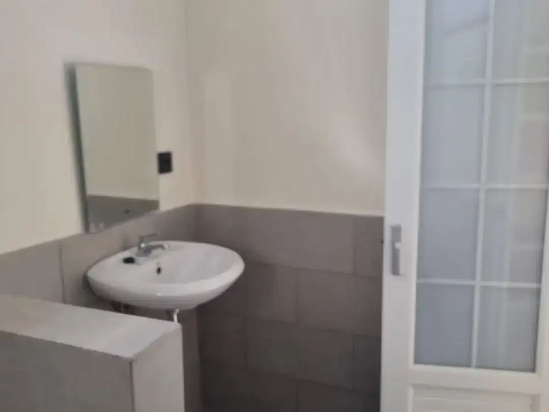 RUMAH UNIK MINIMALIS — 2 RUMAH DALAM 1 BANGUNAN - Image 5 of 10
