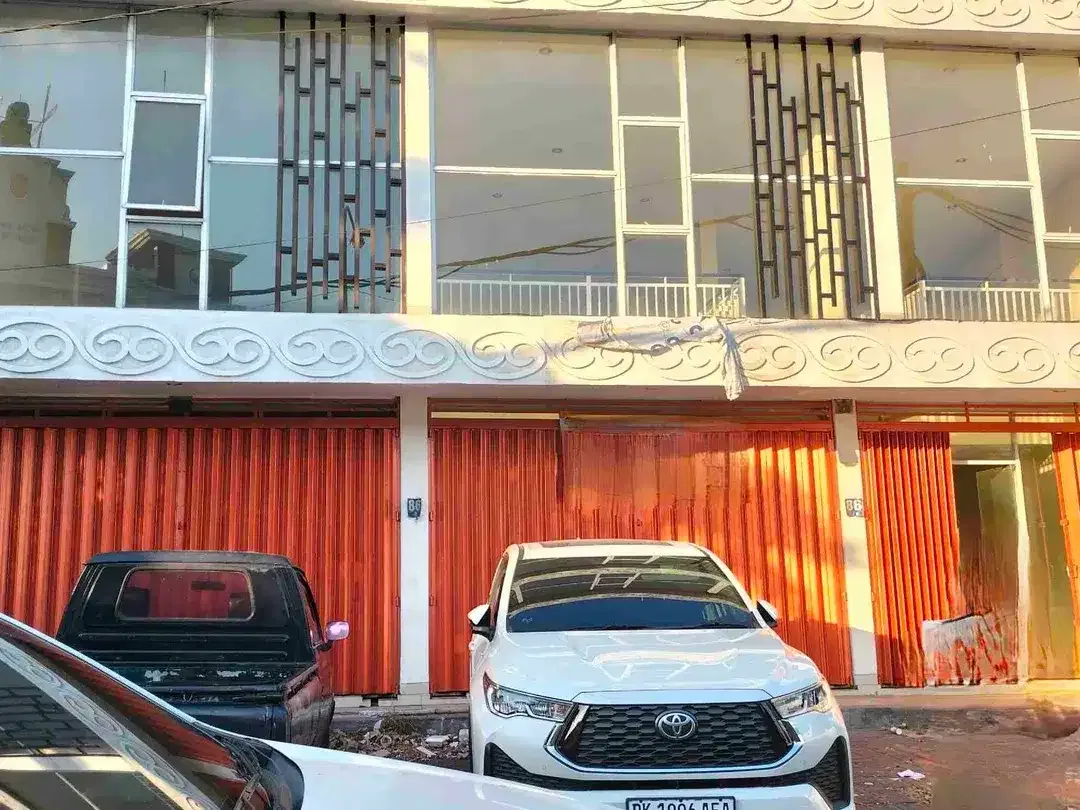 jual 2 ruko loss atau 3 ruko  lantai.3 di jln Raya Mahendradata denpasar - Image 8 of 8