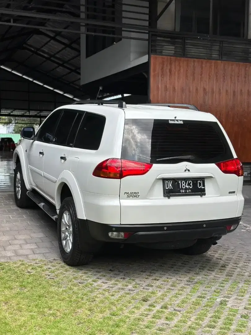 PAJERO DAKAR EXCEED 2011 MATIC DIESEL ASLI BALI ISTIMEWA SIAP PAKAI - Image 4 of 10