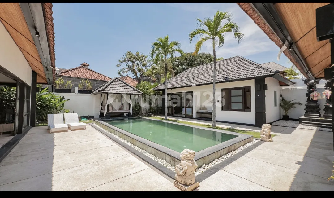 Beautiful Modern Classic Villla At Seminyak - Image 3 of 4