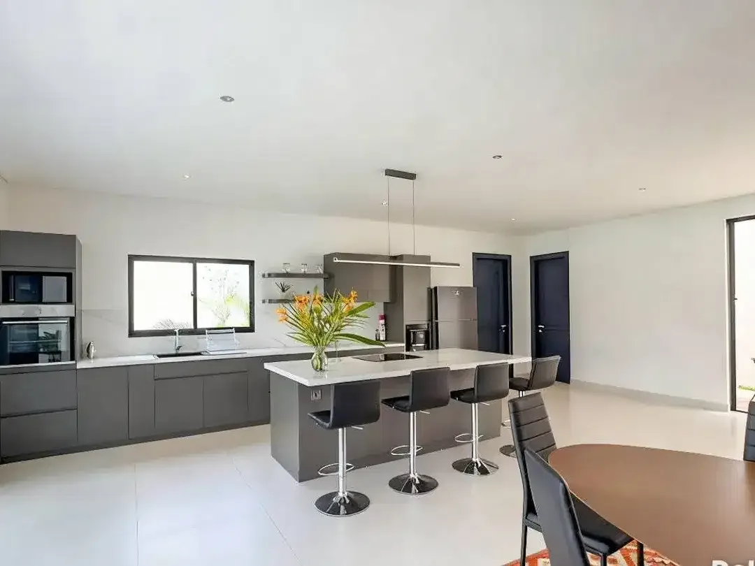 Di Sewakan Villa 3 Bedroom - Lokasi Kerobokan - Bali - Image 7 of 9