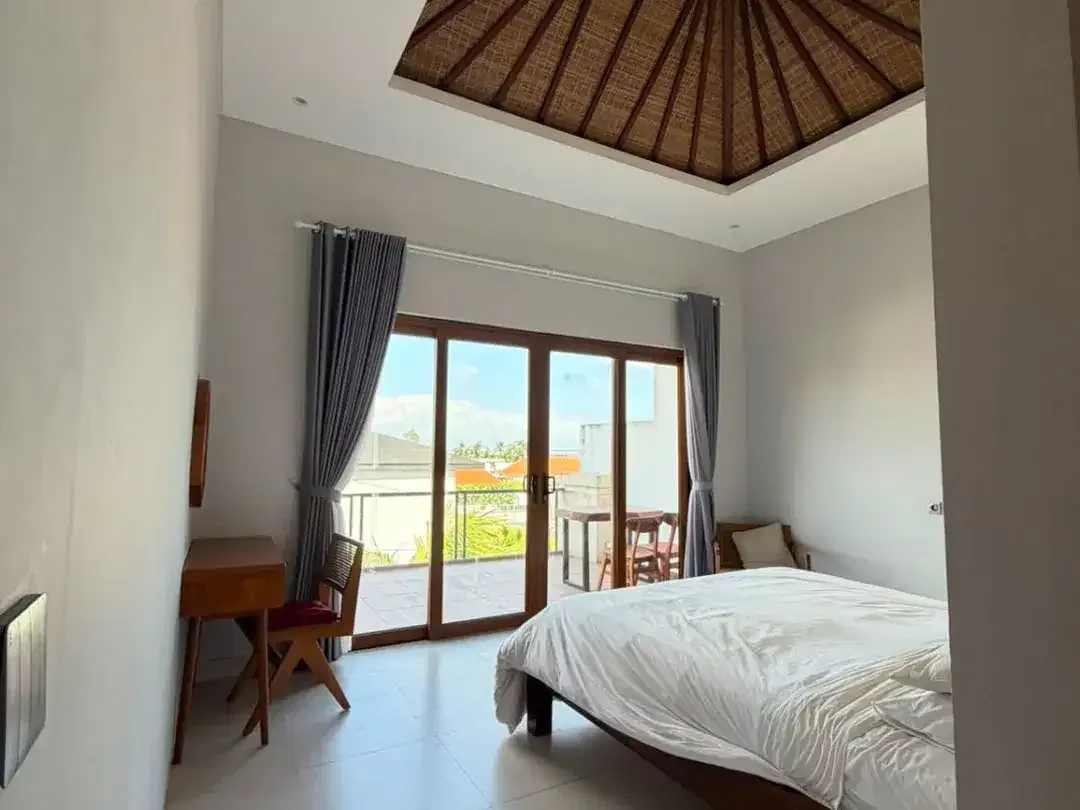 FOR SALE VILLA Berlokasi strategis di kawasan emas yang menghubungkan  Berawa, Batu Bolong, dan Batu Belig - Image 5 of 10