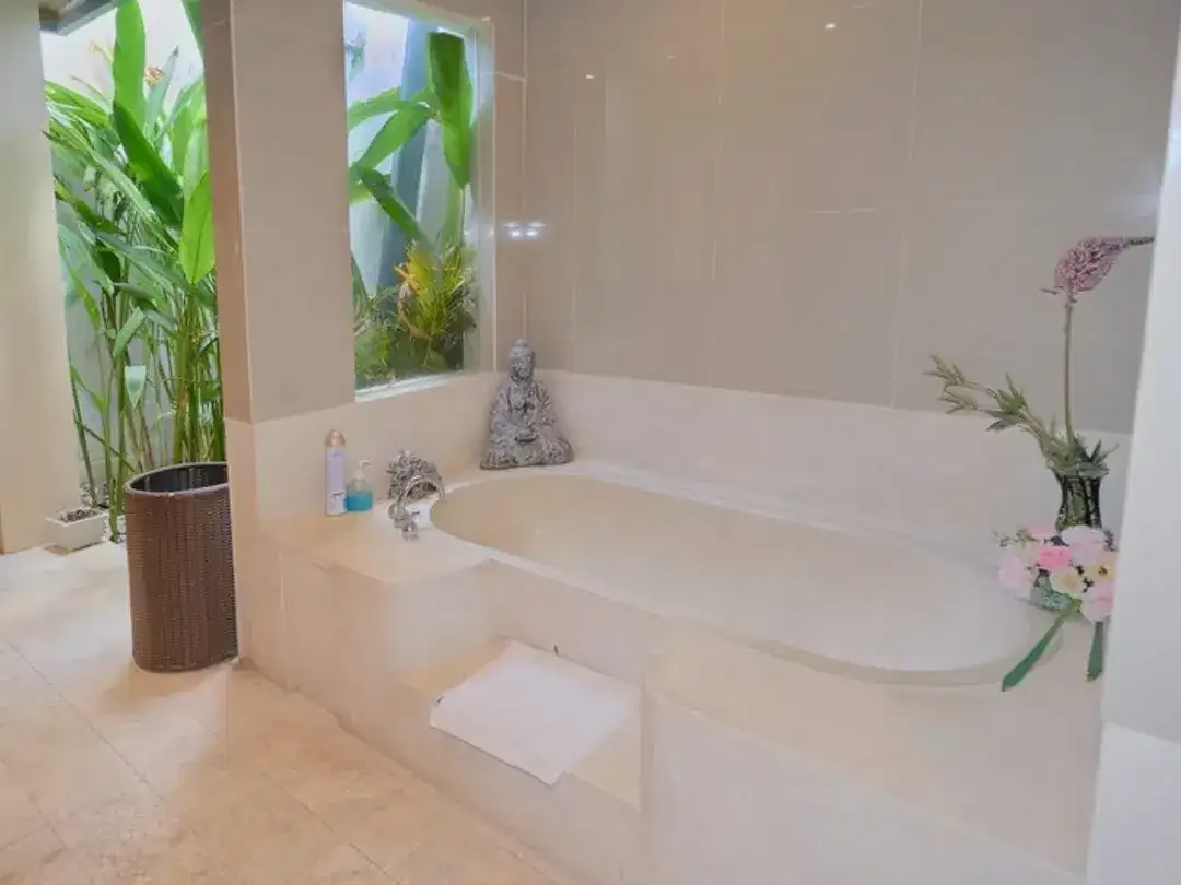 Freehold - Tropical 3-Villa Complex for Sale in Umalas, Bali - Image 2 of 10