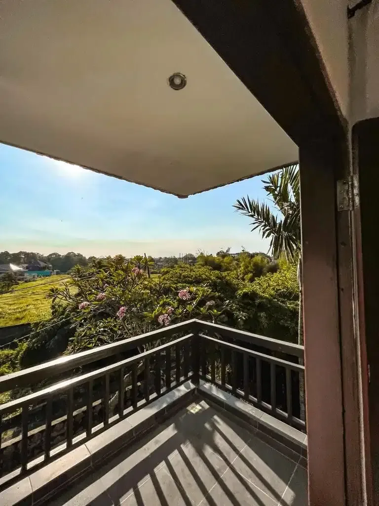 MODERN VILLA AT BATUBELIG WITH AMAZING RICE FIELD VIEWS - Image 8 of 10