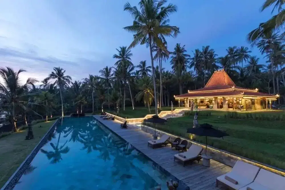LUXURIOUS BEACH FRONT WOODEN VILLA - Image 2 of 10