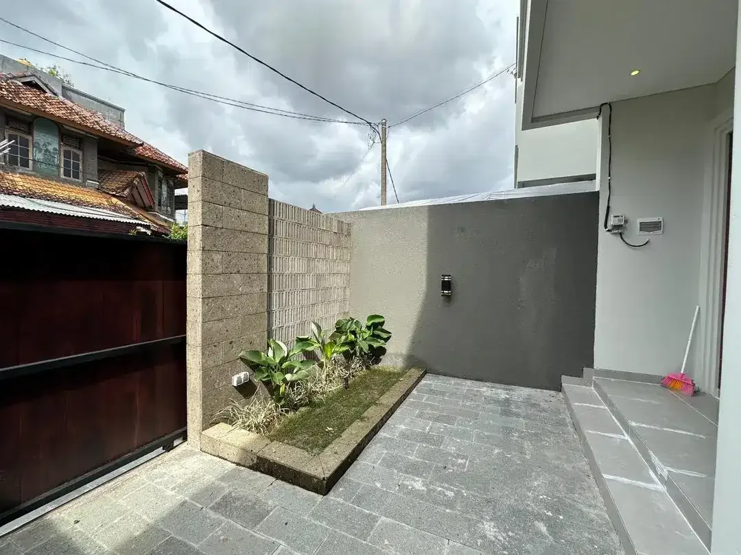 SARIDANA RESIDENCE 7 Unit Rumah Modern Tropis Jl Saridana Denpasar Utara - Image 3 of 10