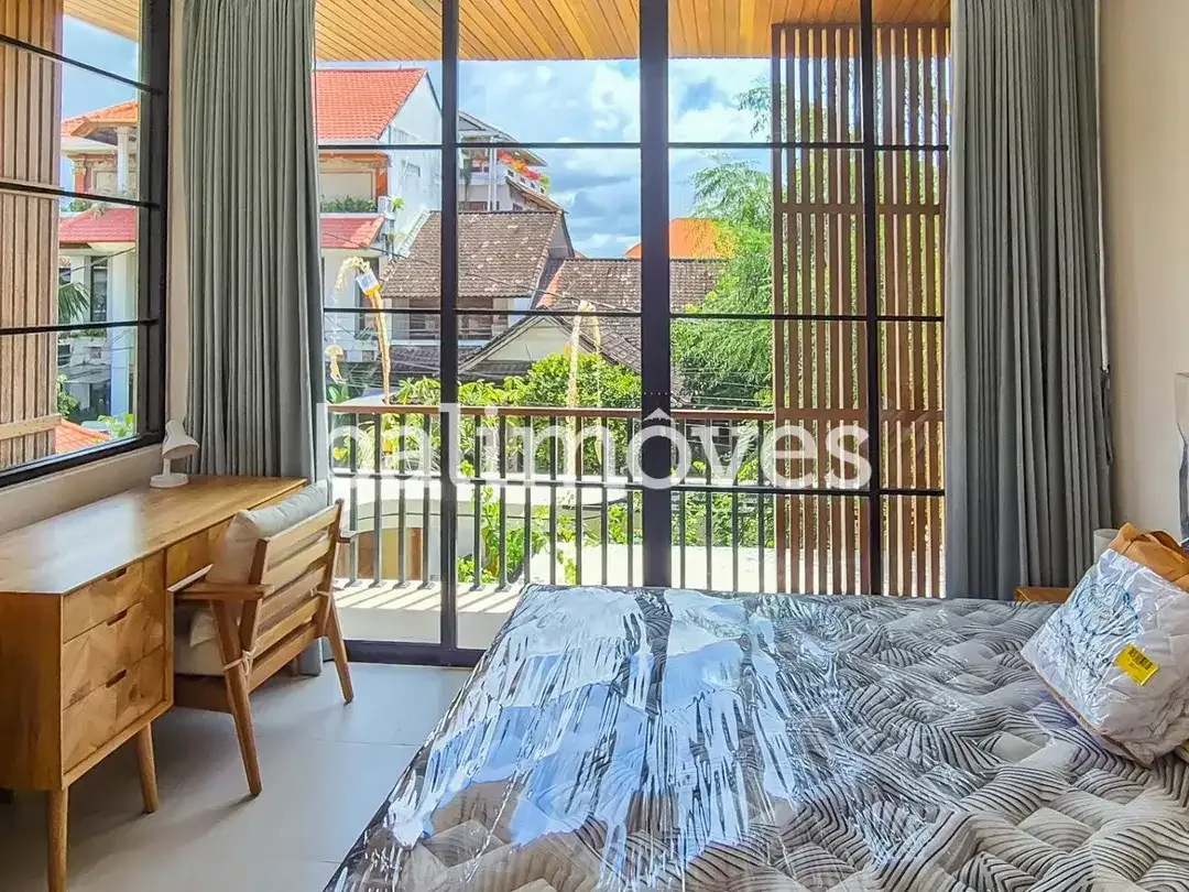 Vila Dua Lantai Tiga Kamar Tidur yang Menakjubkan di Tepi Pantai Sanur - Image 6 of 9