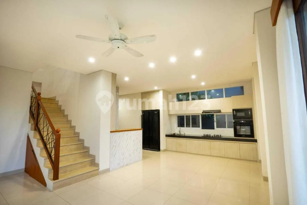 Disewa Villa Full Furnished 2 Lantai 4 KT Private Pool di Sanur Denpasar - Image 3 of 4