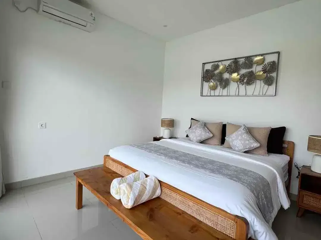 Disewakan villa 2 Kamar Lokasi Strategis Di Area Seminyak - Image 3 of 10