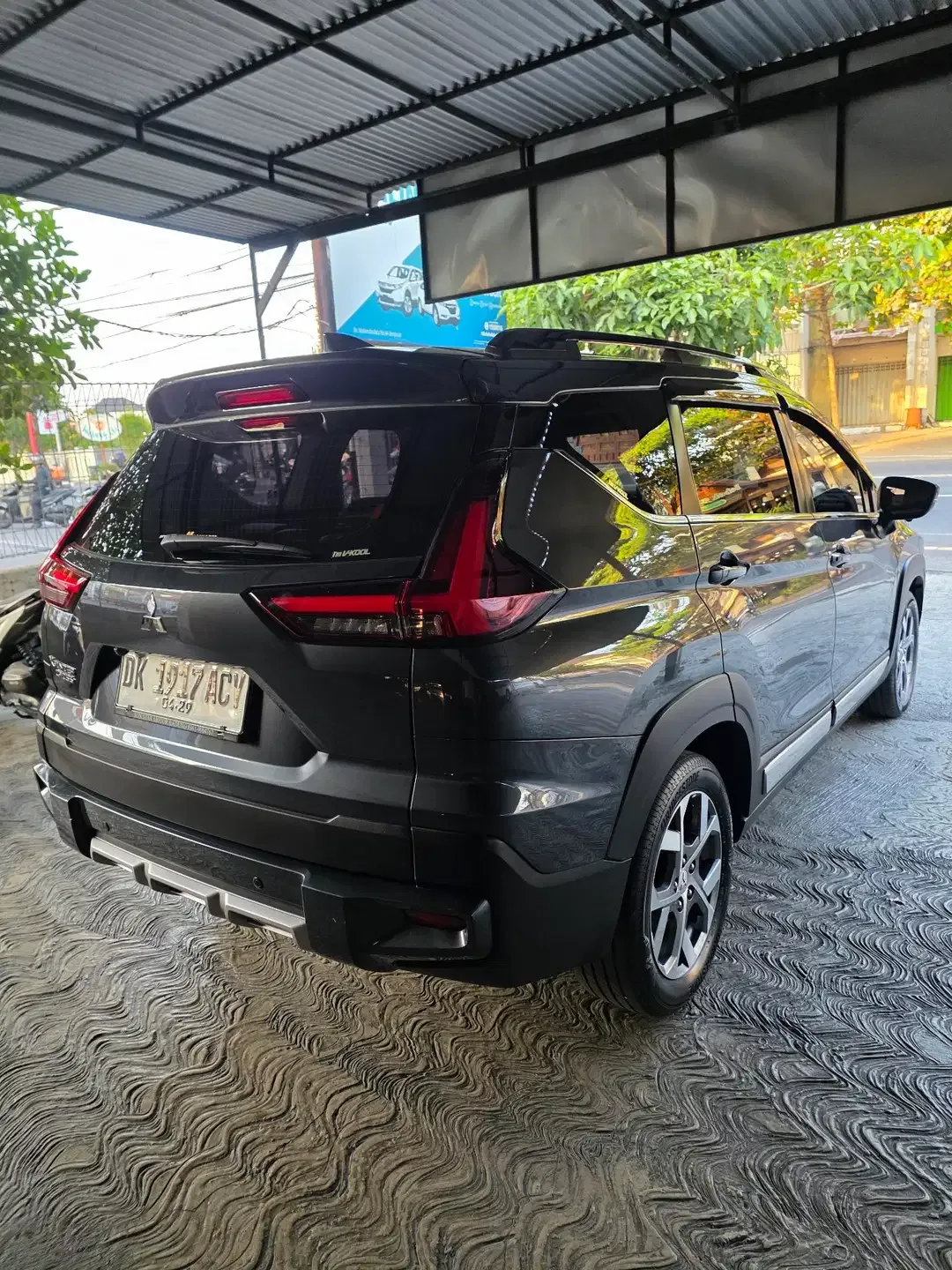 Xpander Cross 2024 Automatic Asli Bali Low Km - Image 3 of 8