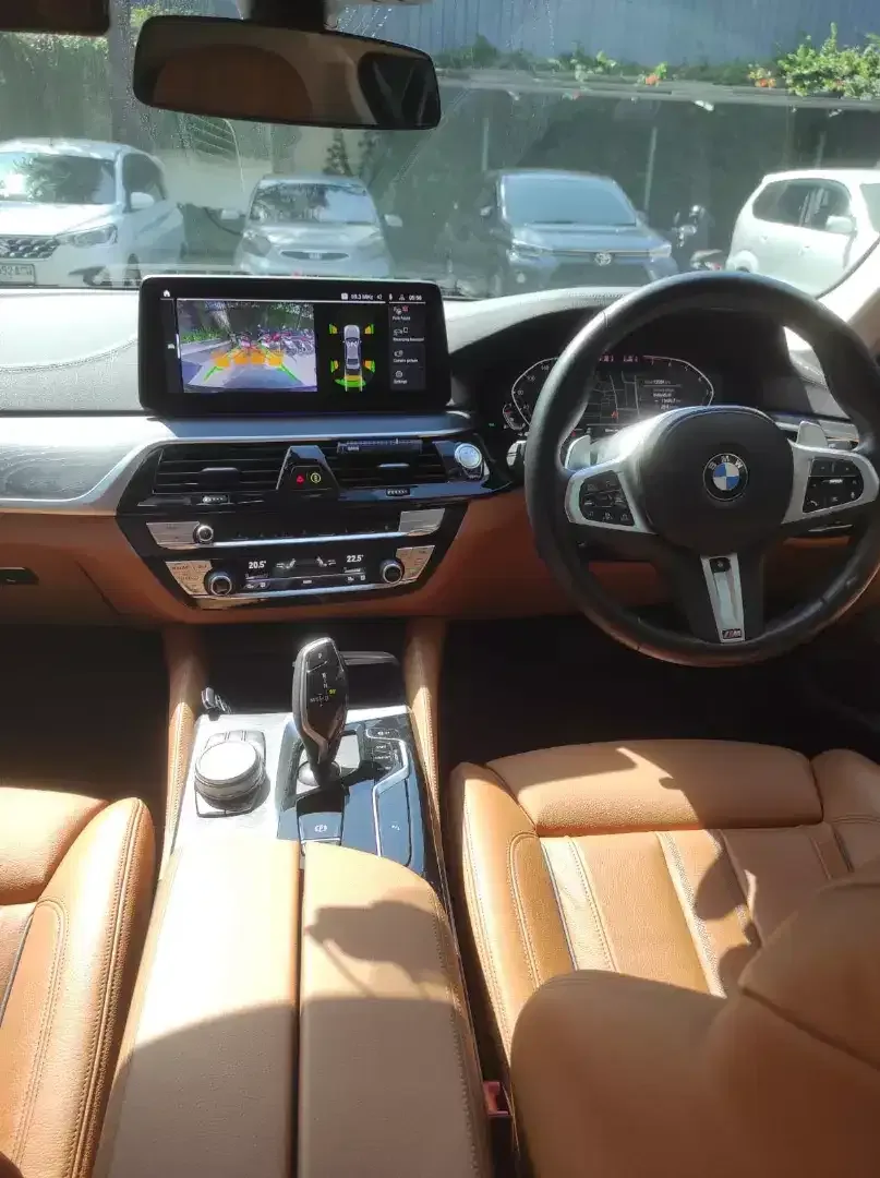BMW 530i opulence 2.0 AT turbo 2023 - Image 7 of 10