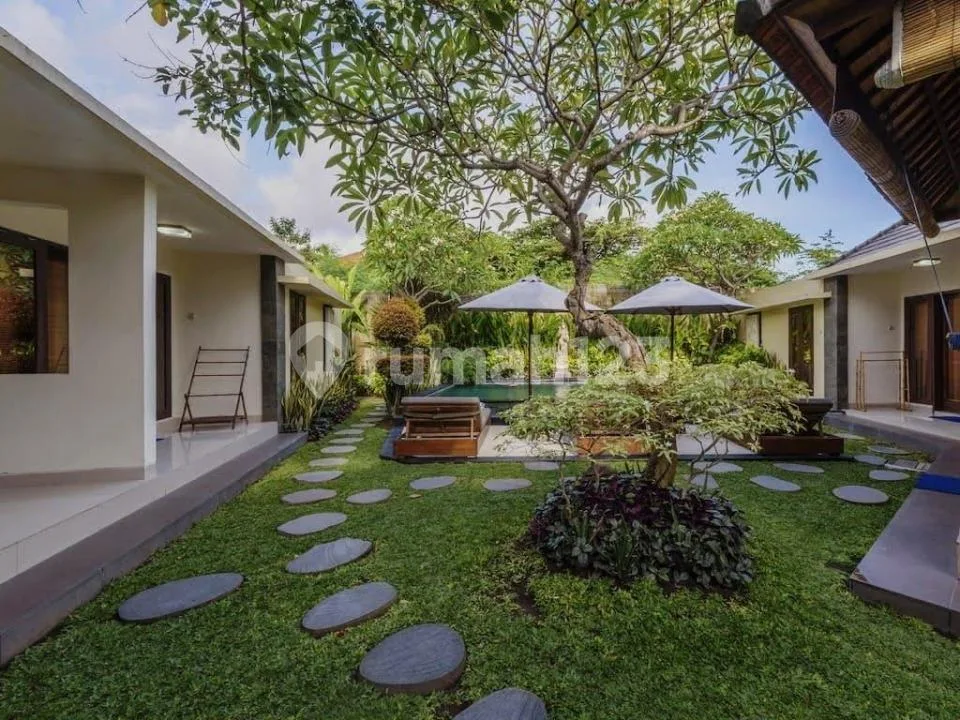 Villa Full Furnished Pool 2 Lantai Strtaegis di Seminyak - Image 1 of 4
