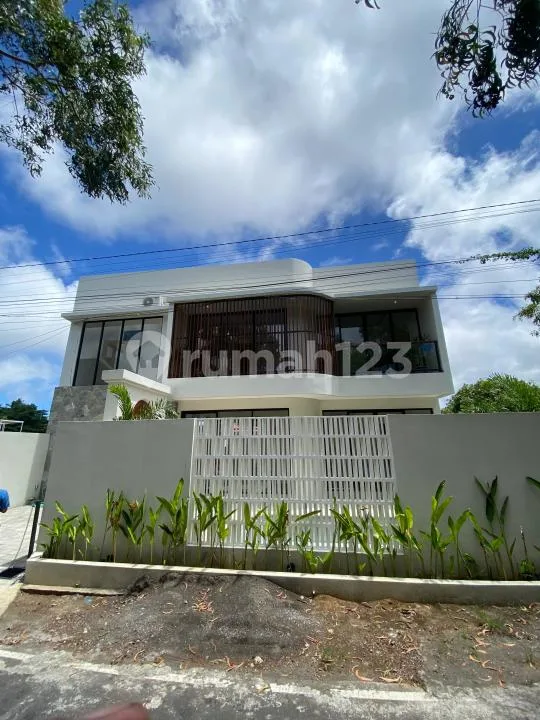 Villa Modern Tropis Jimbaran Dekat Pantai Melasti - Image 1 of 4